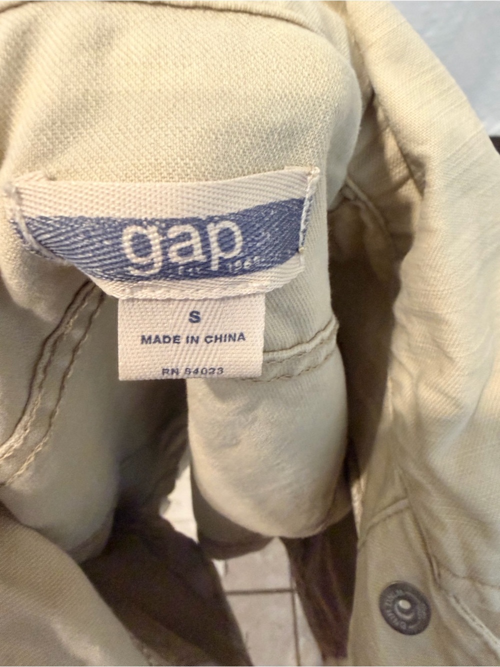 GAP Beige Denim Jacket - Classic Button-Front Jean Jacket - Picture 2 of 2